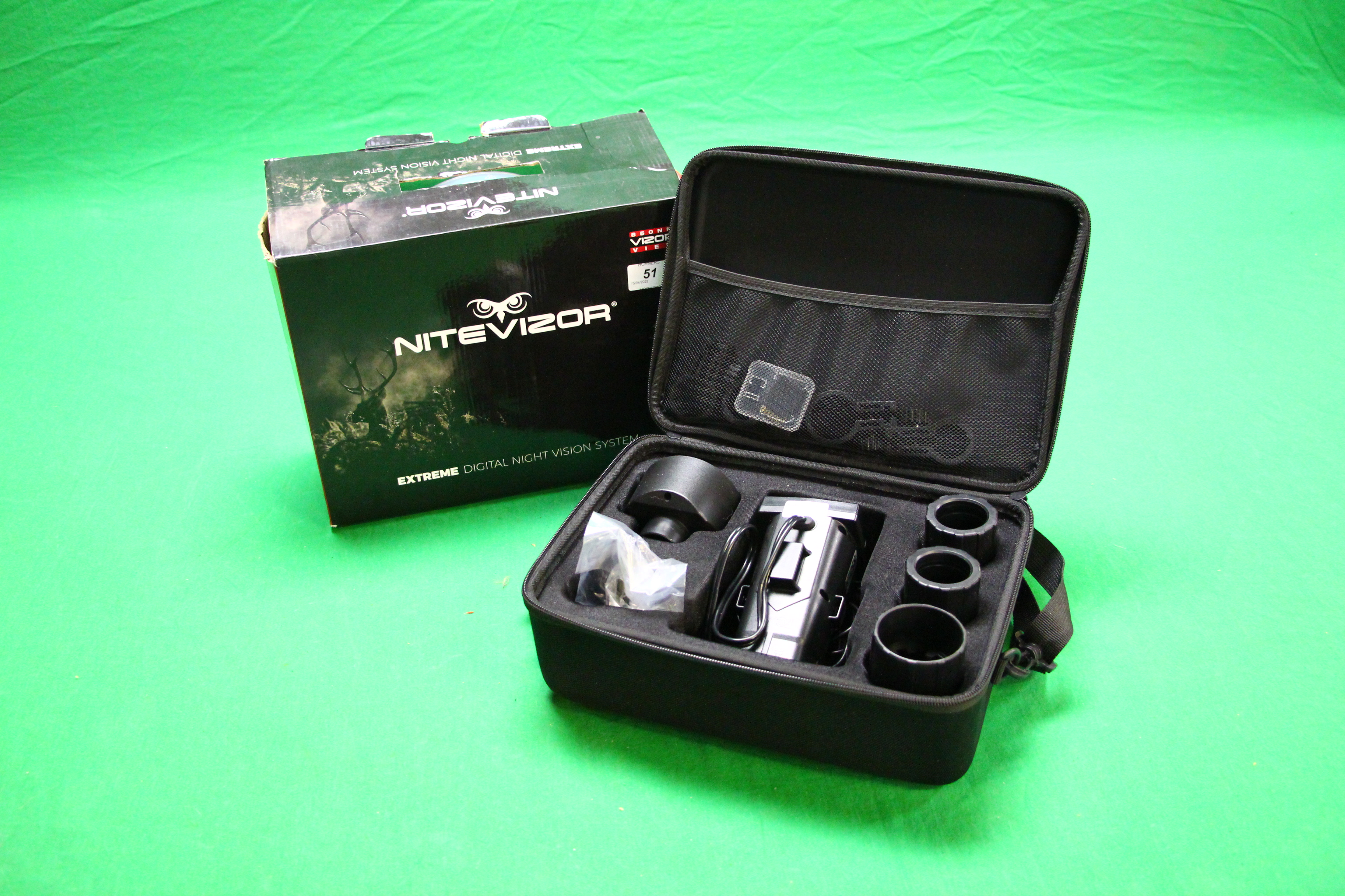 A NITEVIZOR CASED NIGHTVISION SCOPE WITH ACCESSORIES FOR SPARES - NO POWER - VN1-XTR