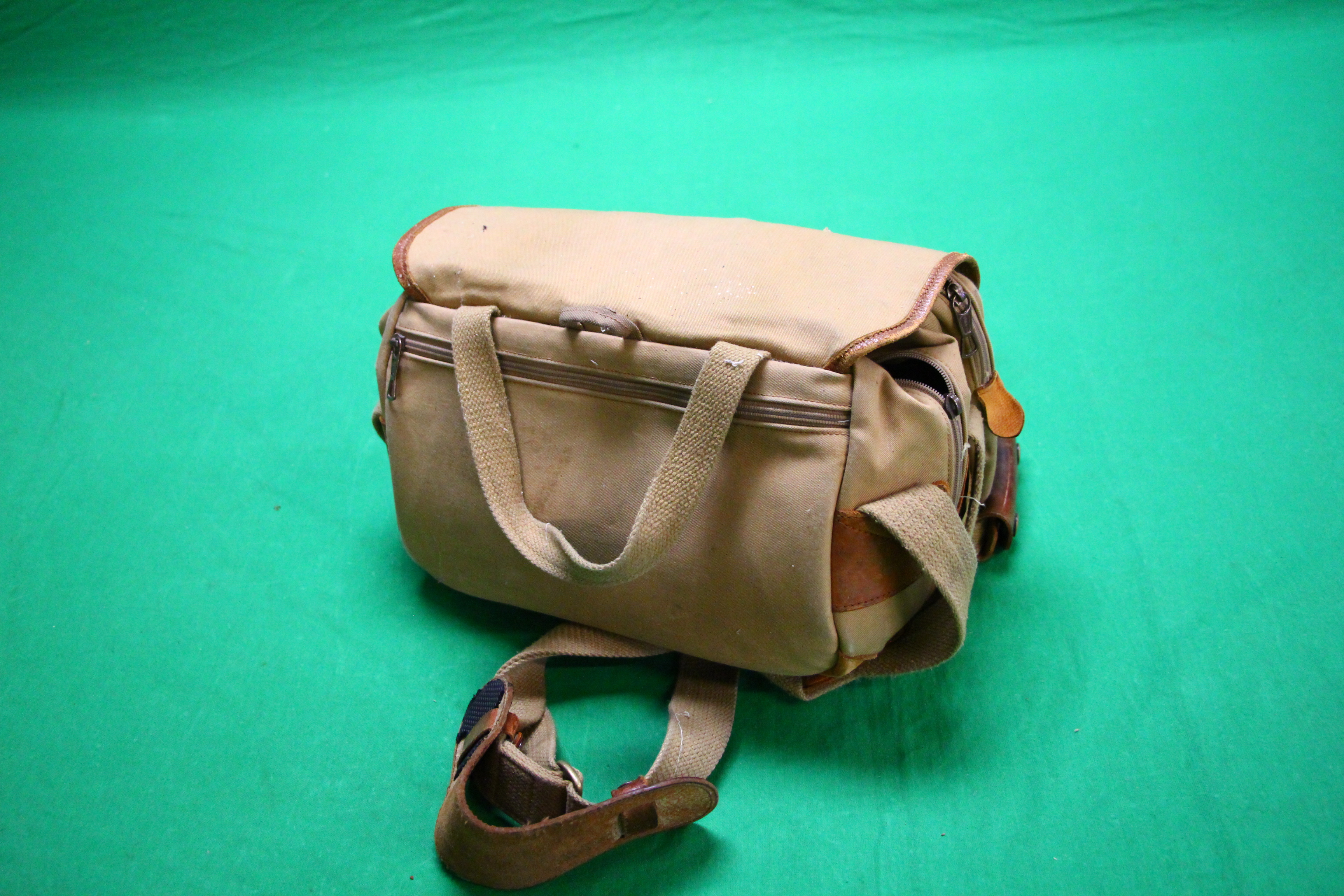 A GOOD QUALITY BILLINGTON CANVAS SHOOTING BAG - Image 8 of 8