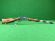 A REPRODUCTION DENIX WINCHESTER REPLICA RIFLE - FOR DECORATIVE PURPOSES ONLY - NO POSTAGE OR