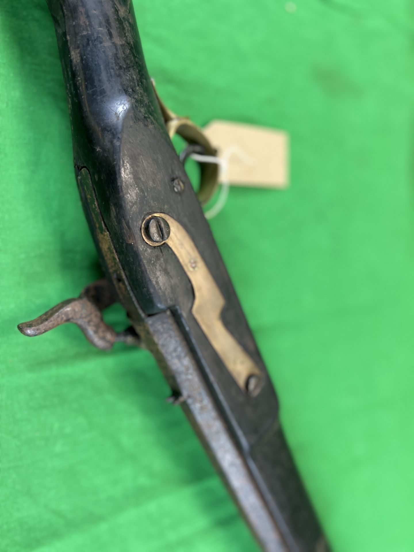 AN ANTIQUE PERCUSSION RIFLE WITH LOADING ROD - (ALL GUNS TO BE INSPECTED AND SERVICED BY QUALIFIED - Image 7 of 9