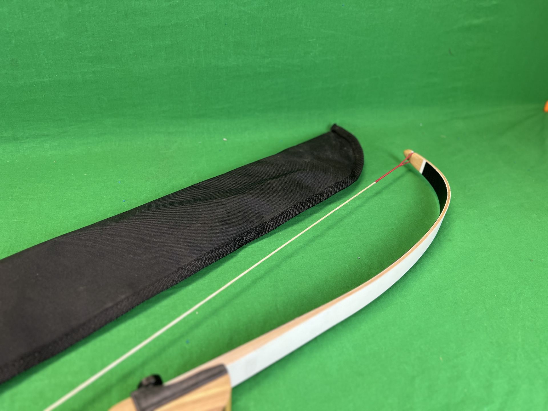 A CORE PULSE RECURVE BOW AND CARRY BAG - TO BE COLLECTED IN PERSON ONLY - NO POSTAGE OR PACKING - Bild 5 aus 7