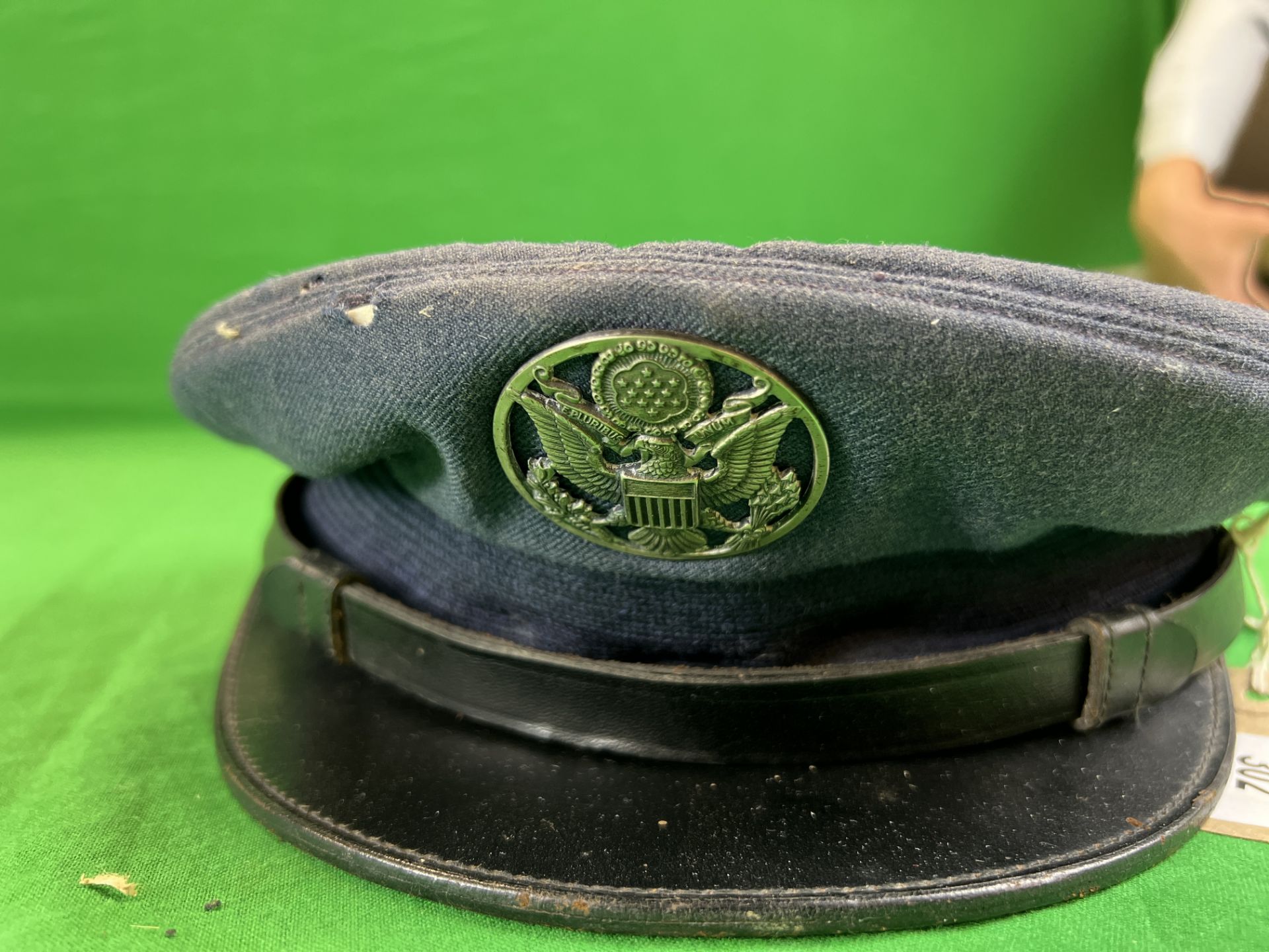 VINTAGE US AIR FORCE BLUE SERVICE DRESS CAP WITH THE GREAT SEAL OF THE U.S. - Image 2 of 8