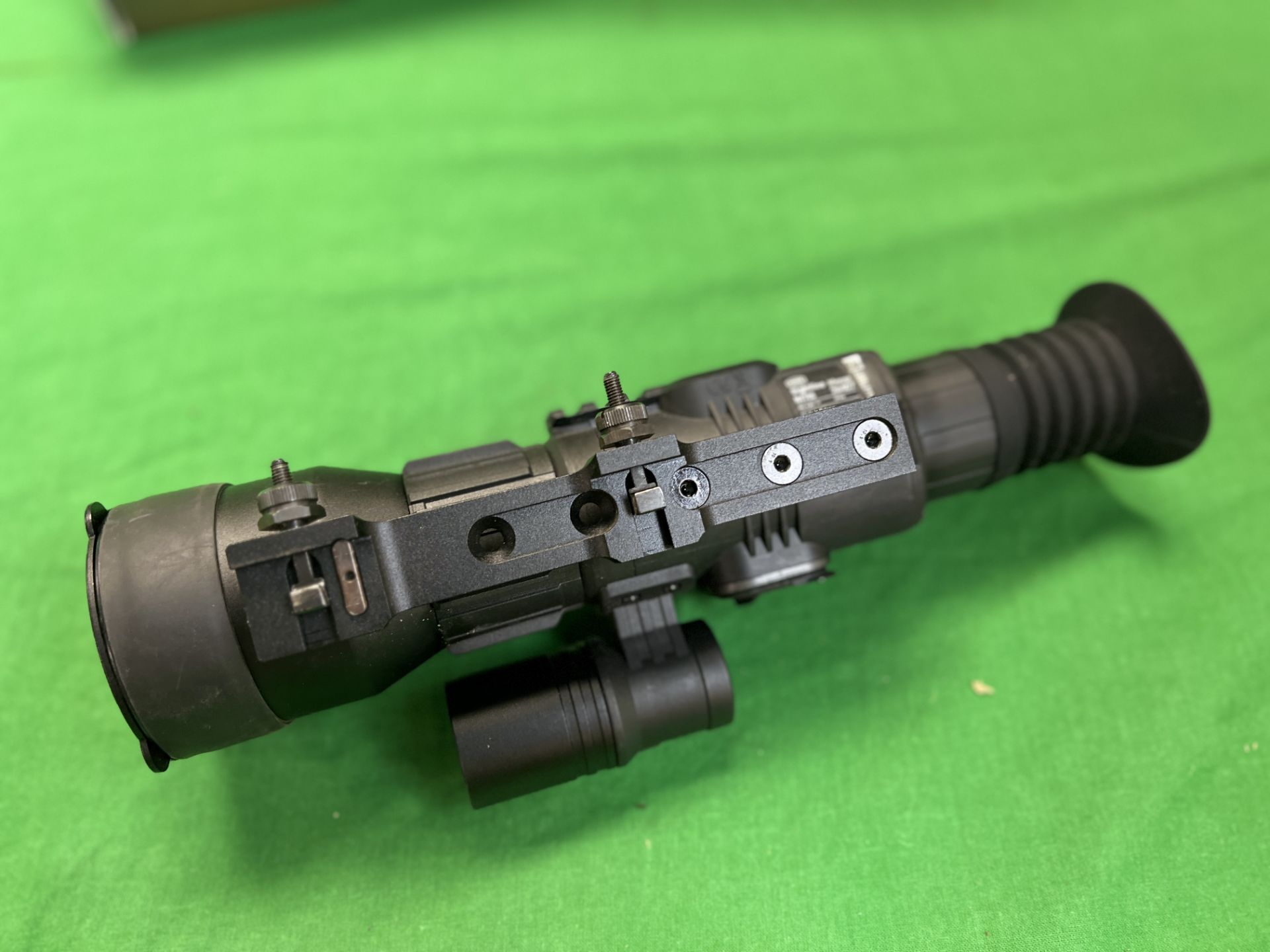 YOUKON SIGHTLINE N470S DIGITAL RIFLE SCOPE NIGHT VISION COMPLETE WITH ONE BATTERY, - Image 9 of 11