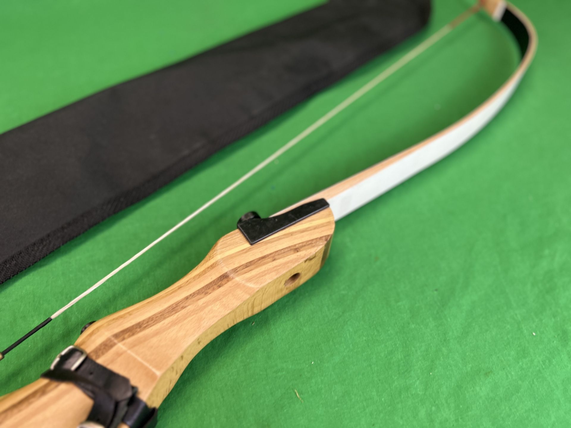 A CORE PULSE RECURVE BOW AND CARRY BAG - TO BE COLLECTED IN PERSON ONLY - NO POSTAGE OR PACKING - Bild 4 aus 7