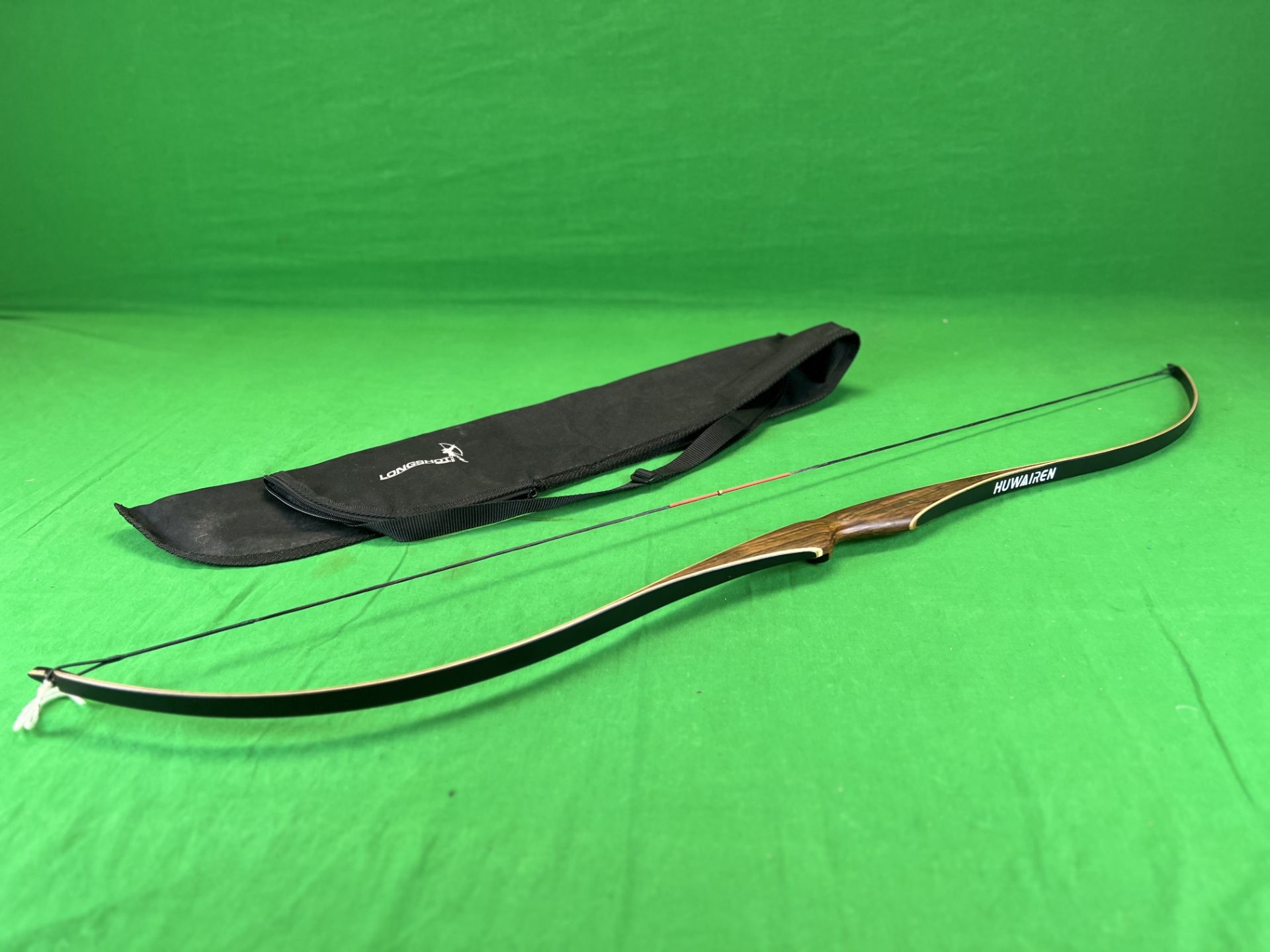 A HUWAIREN RECURVE BOW AND CARRY BAG - TO BE COLLECTED IN PERSON ONLY - NO POSTAGE OR PACKING