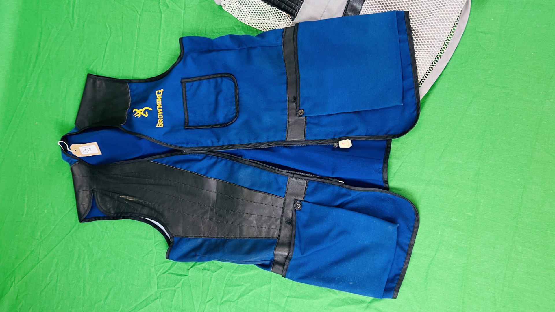 TWO BROWNING SKEET VESTS INCLUDING SIZE 40 - Image 3 of 7