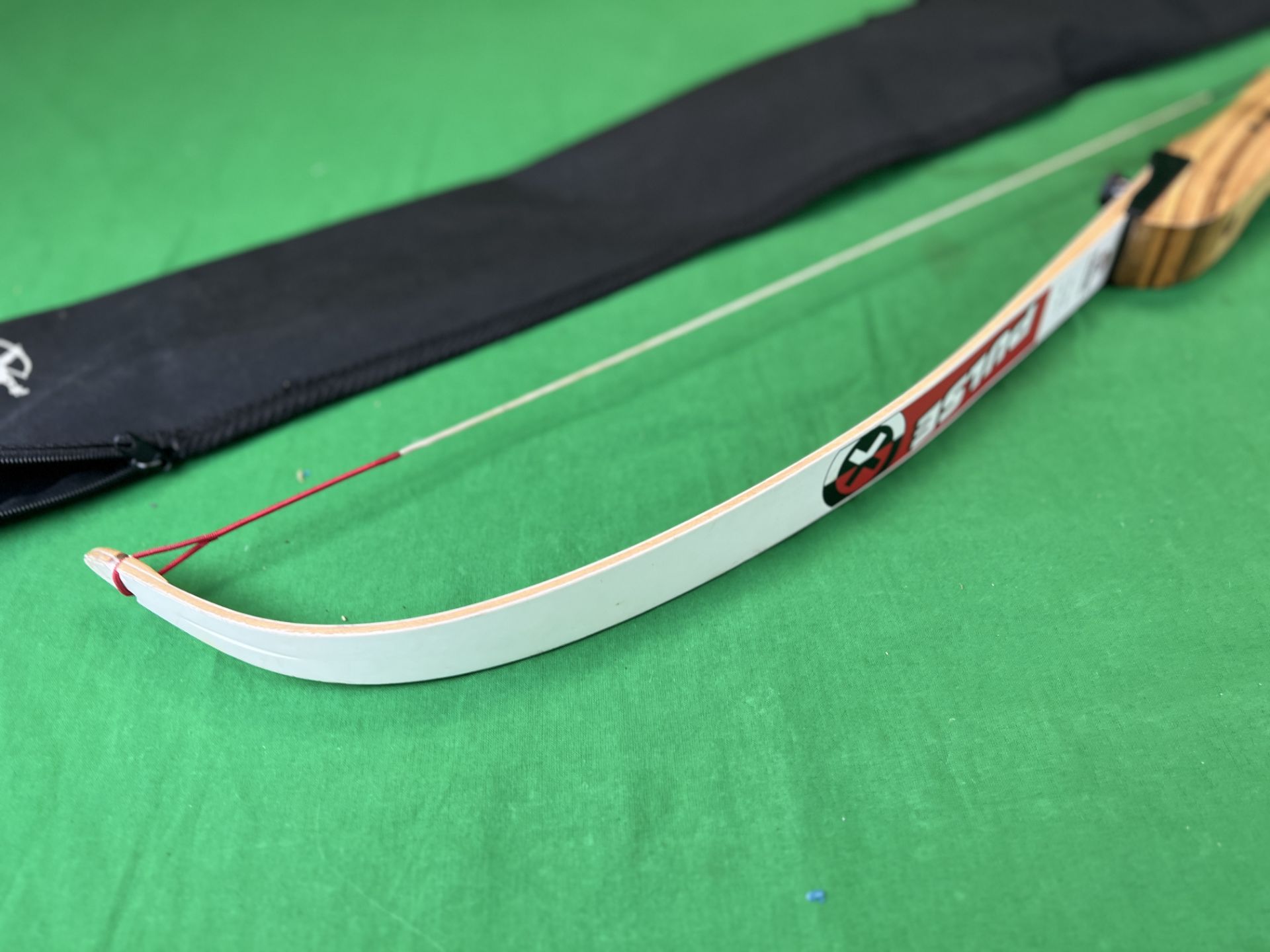 A CORE PULSE RECURVE BOW AND CARRY BAG - TO BE COLLECTED IN PERSON ONLY - NO POSTAGE OR PACKING - Bild 6 aus 7