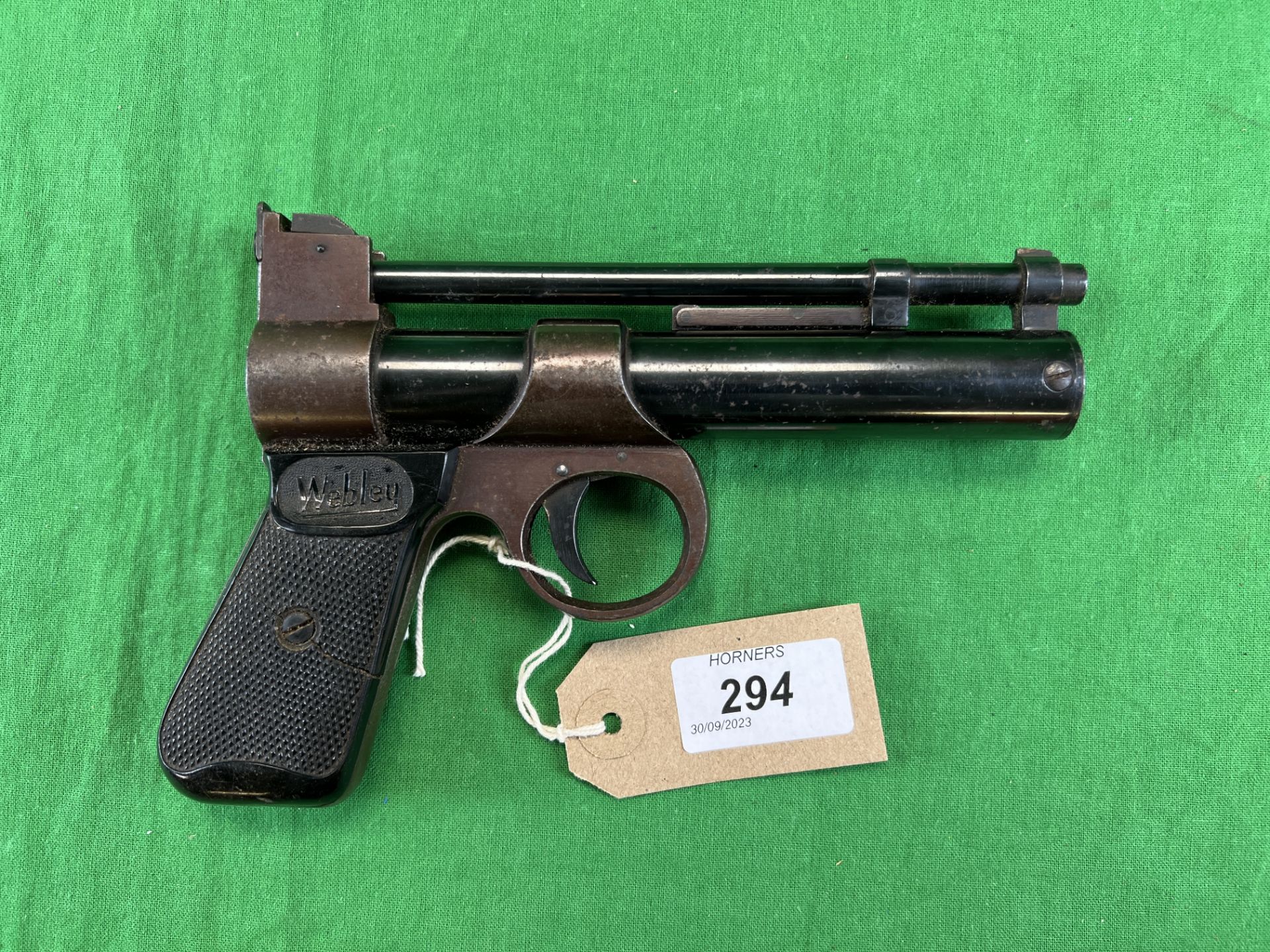 A WEBLEY "JUNIOR" .