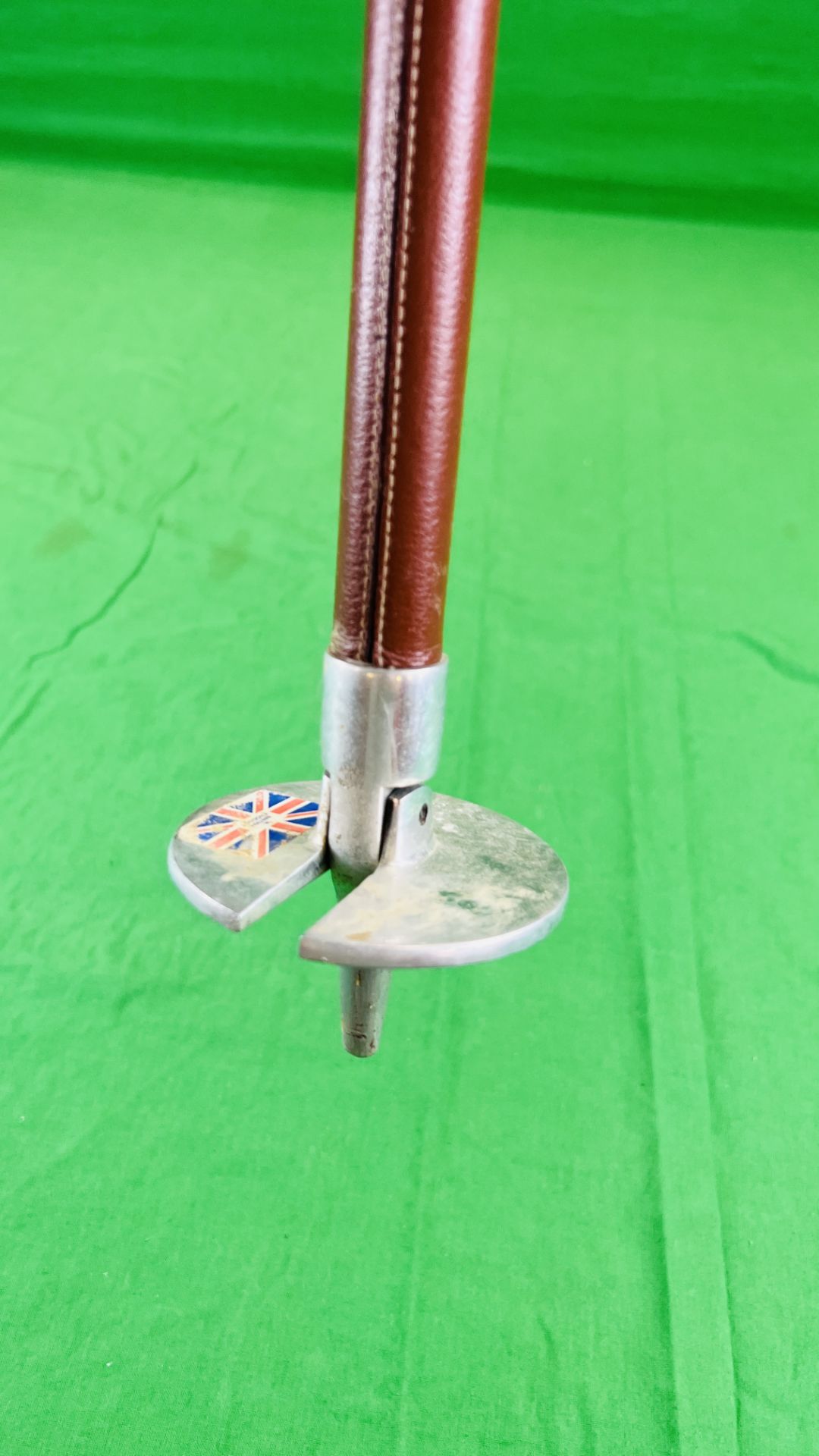 A BRITISH MADE TIRION SHOOTING STICK - Bild 8 aus 8