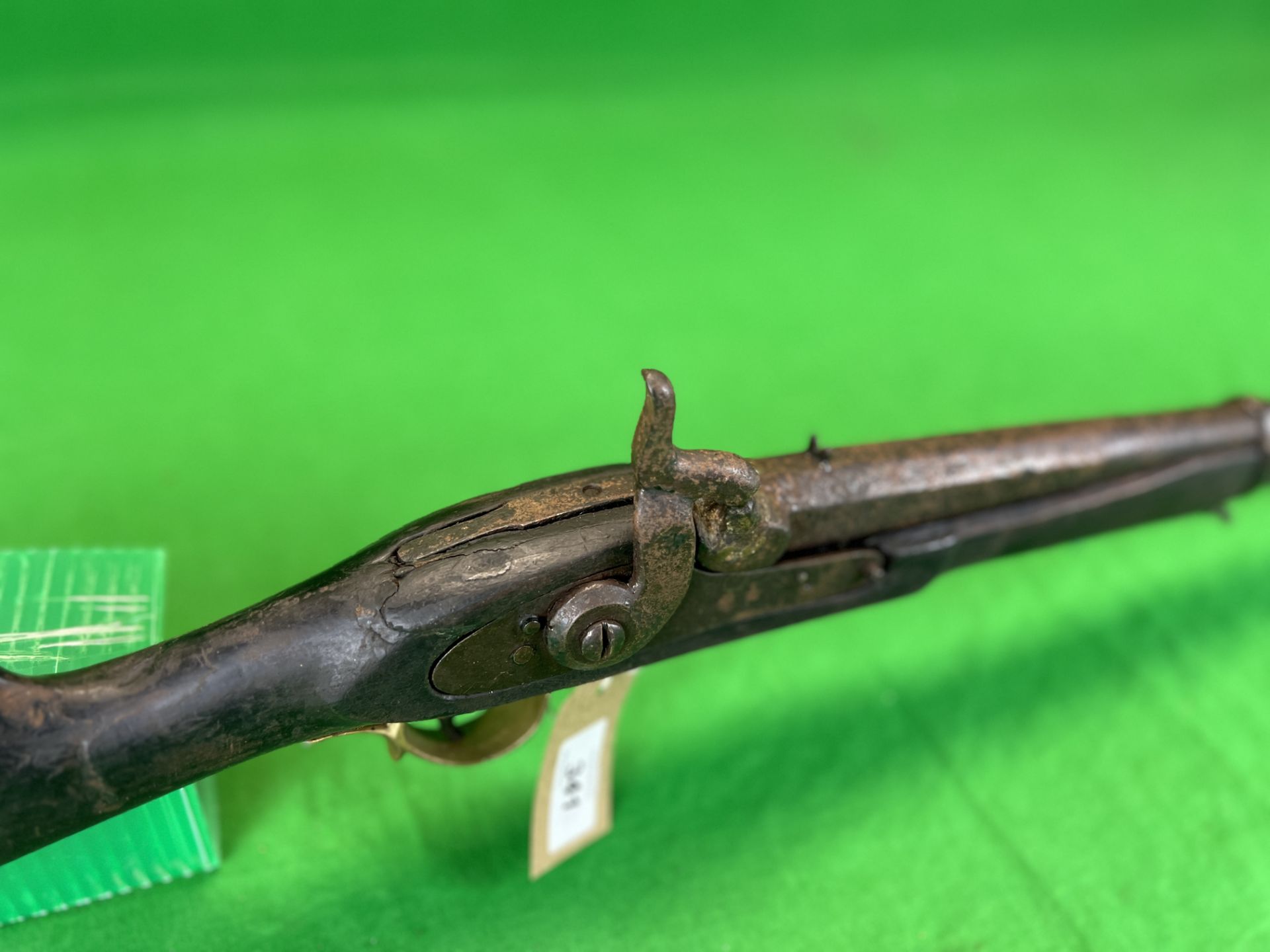 AN ANTIQUE PERCUSSION RIFLE WITH LOADING ROD - (ALL GUNS TO BE INSPECTED AND SERVICED BY QUALIFIED - Image 6 of 9