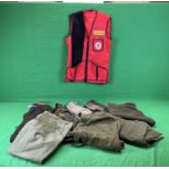 A QUANTITY OF SHOOTING CLOTHING TO INCLUDE 2 GOOD QUALITY XXL GREEN JUMPERS, WINCHESTER CLAY VEST,