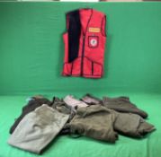 A QUANTITY OF SHOOTING CLOTHING TO INCLUDE 2 GOOD QUALITY XXL GREEN JUMPERS, WINCHESTER CLAY VEST,