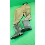 A PAIR OF LINEAEFFE WADERS SIZE 42