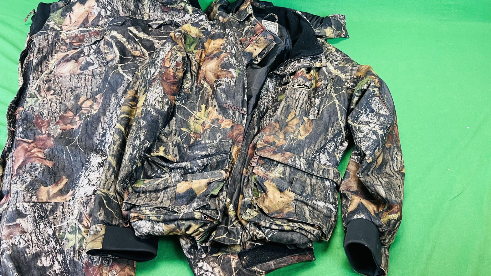 THREE PIECES OF DRAKE CAMO CLOTHNG TO INCLUDE HOODED SHOOTING JACKET, - Image 2 of 4