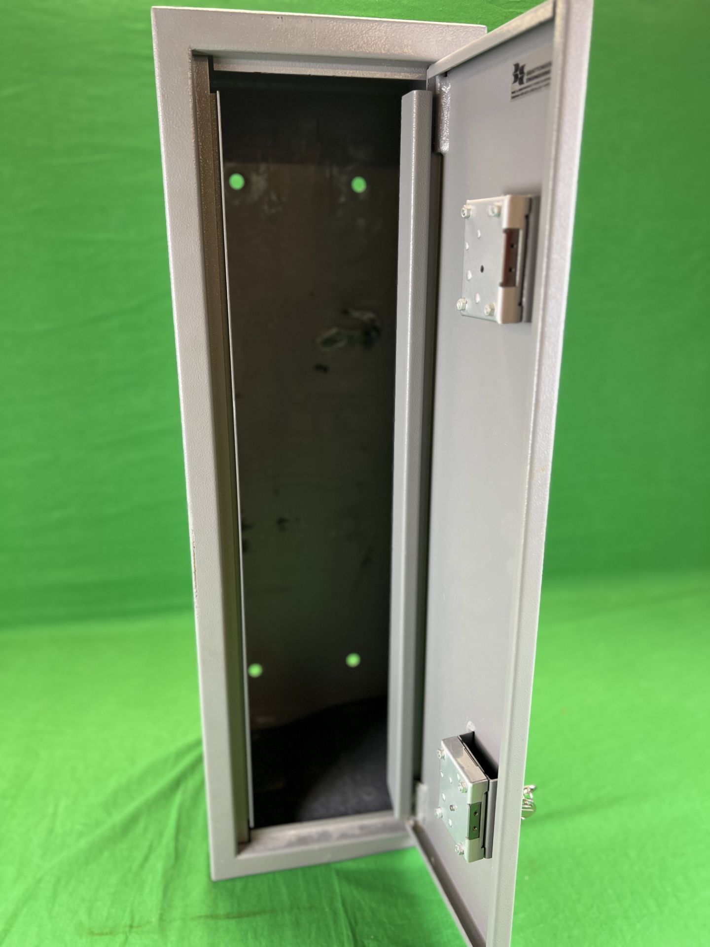 A BRATTONSOUND BREAKDOWN SECURITY CABINET WITH KEYS, W 27CM X D 24.5CM X H 83. - Image 3 of 4