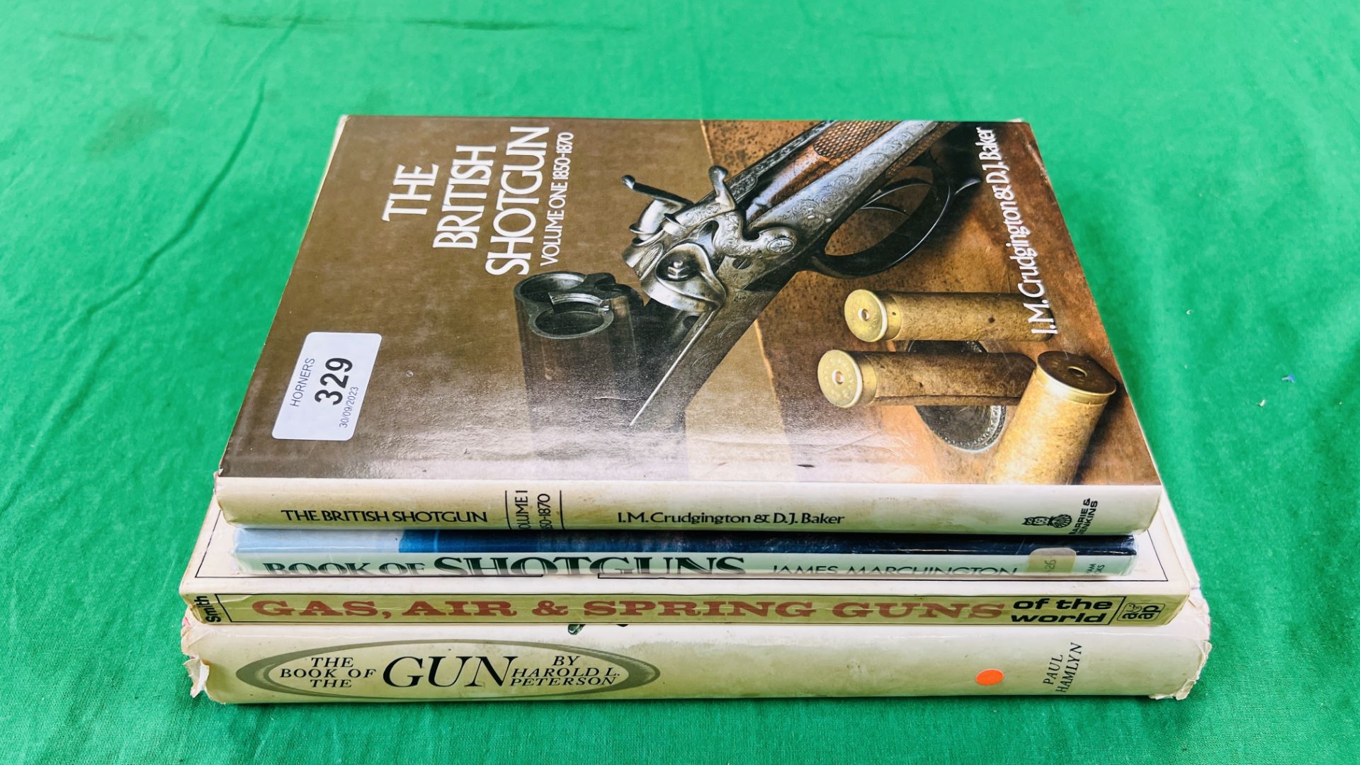 FOUR BOOKS RELATING TO GUNS TO INCLUDE EXPERTS ON GUNS AND SHOOTING - G.T. - Image 2 of 3