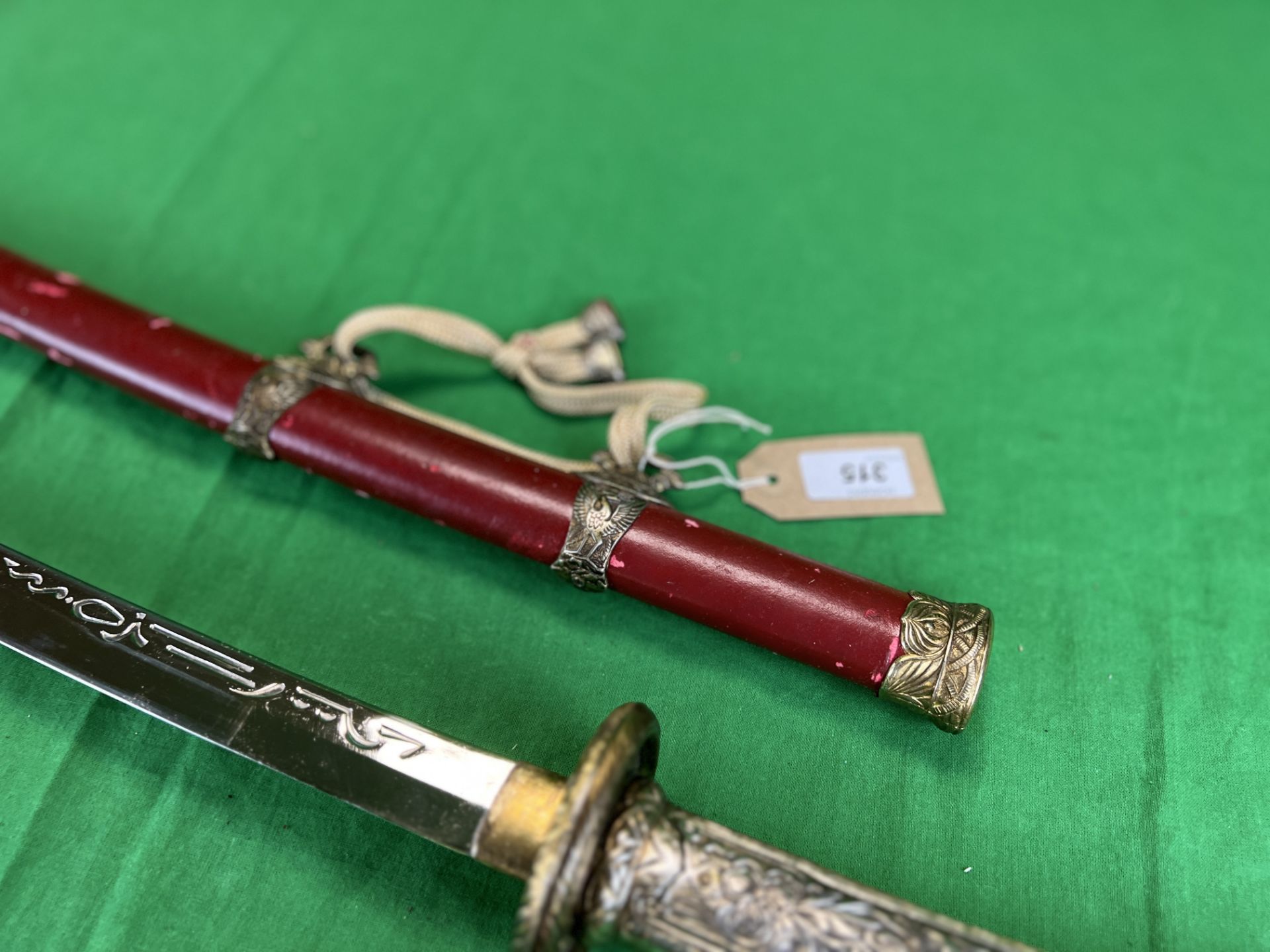 A DECORATIVE KATANA STYLE SWORD WITH SCABBARD - NO POSTAGE OR PACKING AVAILABLE - Image 3 of 5