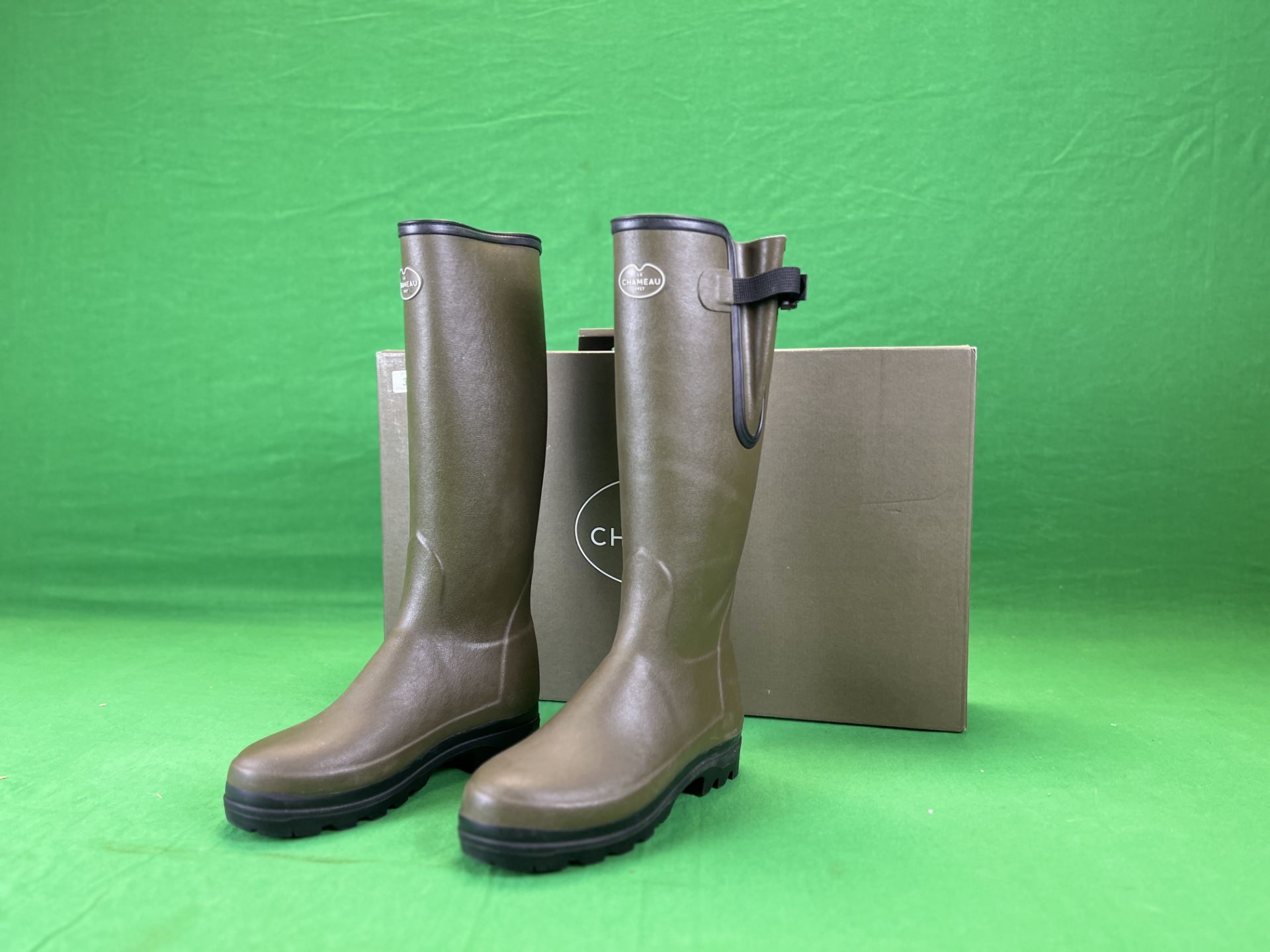 A PAIR OF AS NEW SIZE 40 LE CHAMEAU WELLIE BOOTS IN ORIGINAL LE CHAMEAU BOX