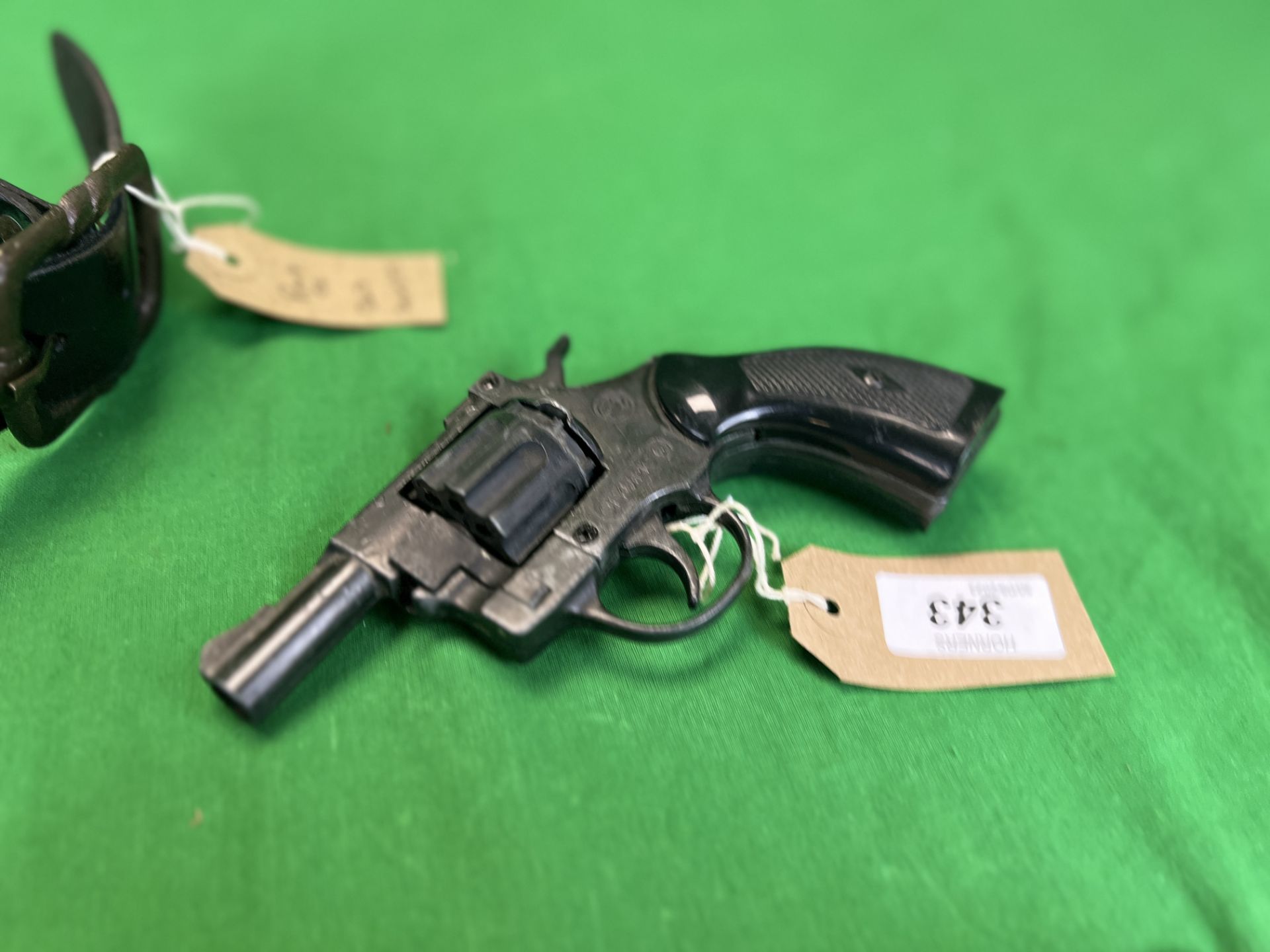 OLYMPIC 6 STARTING PISTOL A/F ALONG WITH A BLACK LEATHER SINGLE GUN HOLSTER - (ALL GUNS TO BE - Image 5 of 5