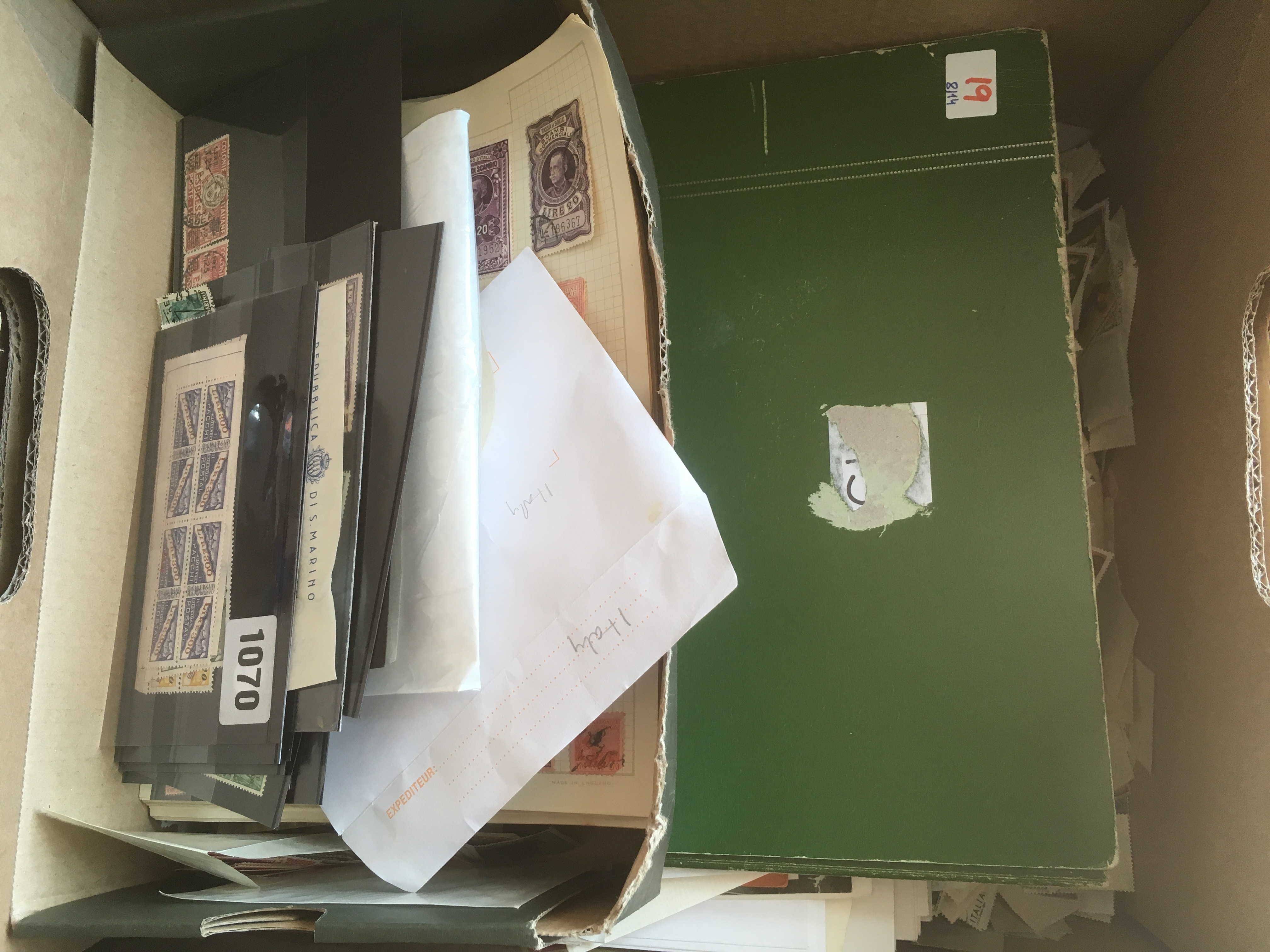 ITALY: BOX WITH A VAST ACCUMULATION ON CARDS, IN PACKETS AND LOOSE, COVERS, SAN MARINO AND VATICAN, - Image 2 of 2