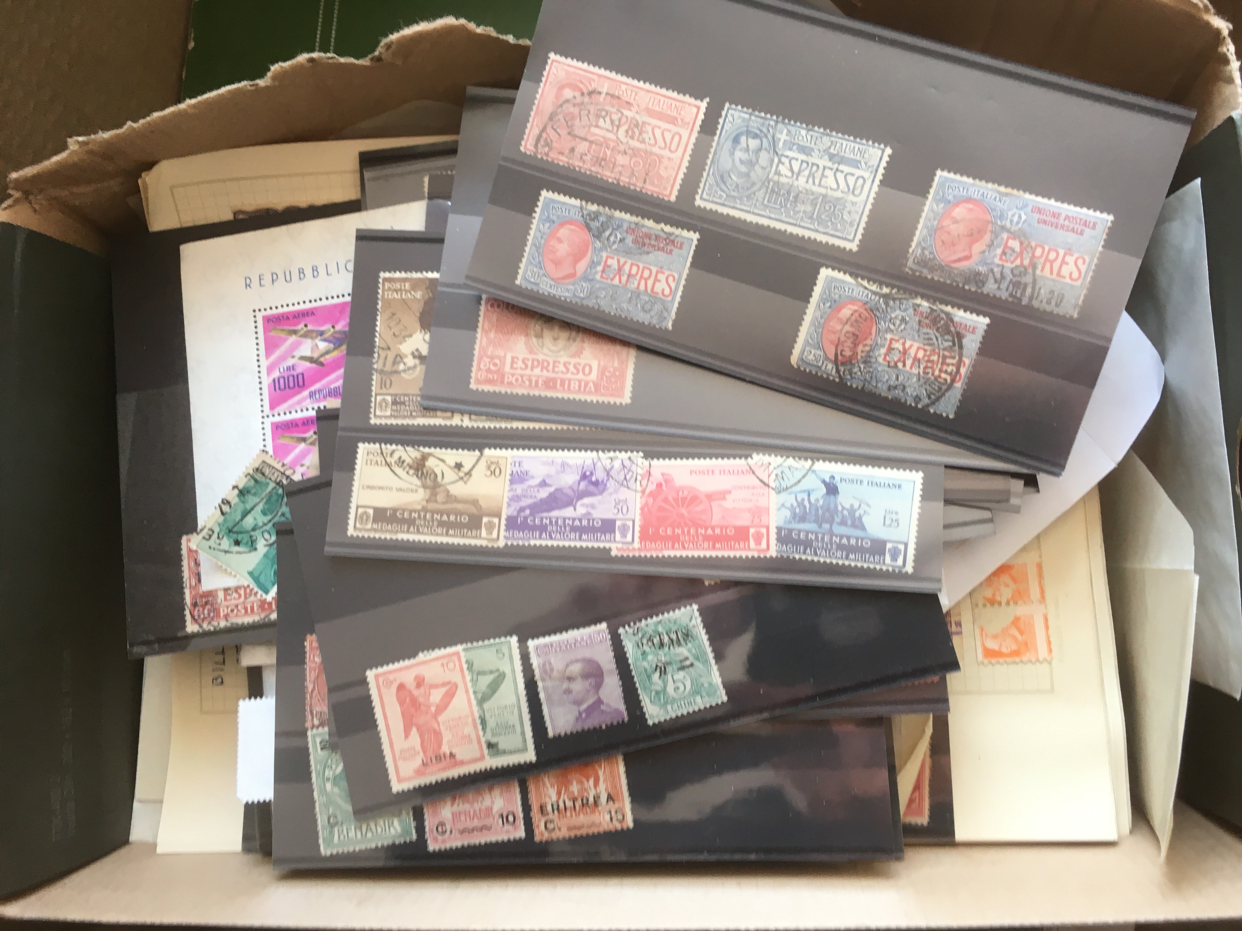 ITALY: BOX WITH A VAST ACCUMULATION ON CARDS, IN PACKETS AND LOOSE, COVERS, SAN MARINO AND VATICAN,