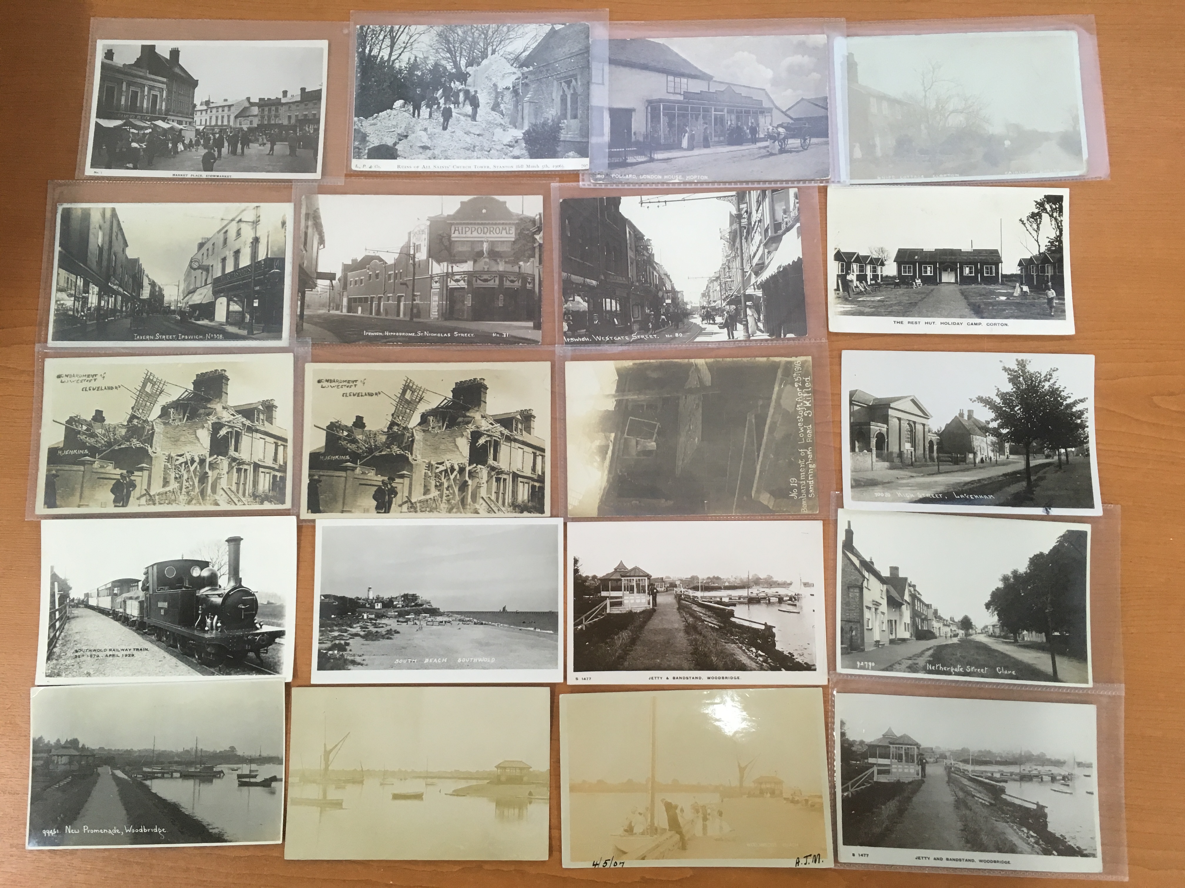 RETIRED DEALERS POSTCARD STOCK: CASE WITH SUFFOLK SORTED INTO TOWNS, ALDEBURGH, BECCLES, BUNGAY,