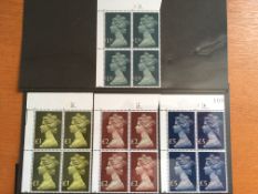 GB: 1977-92 MACHIN AND CASTLE HIGH VALUES IN MNH PLATE BLOCKS OF FOUR, 1977 TO £5, 1983 £1.