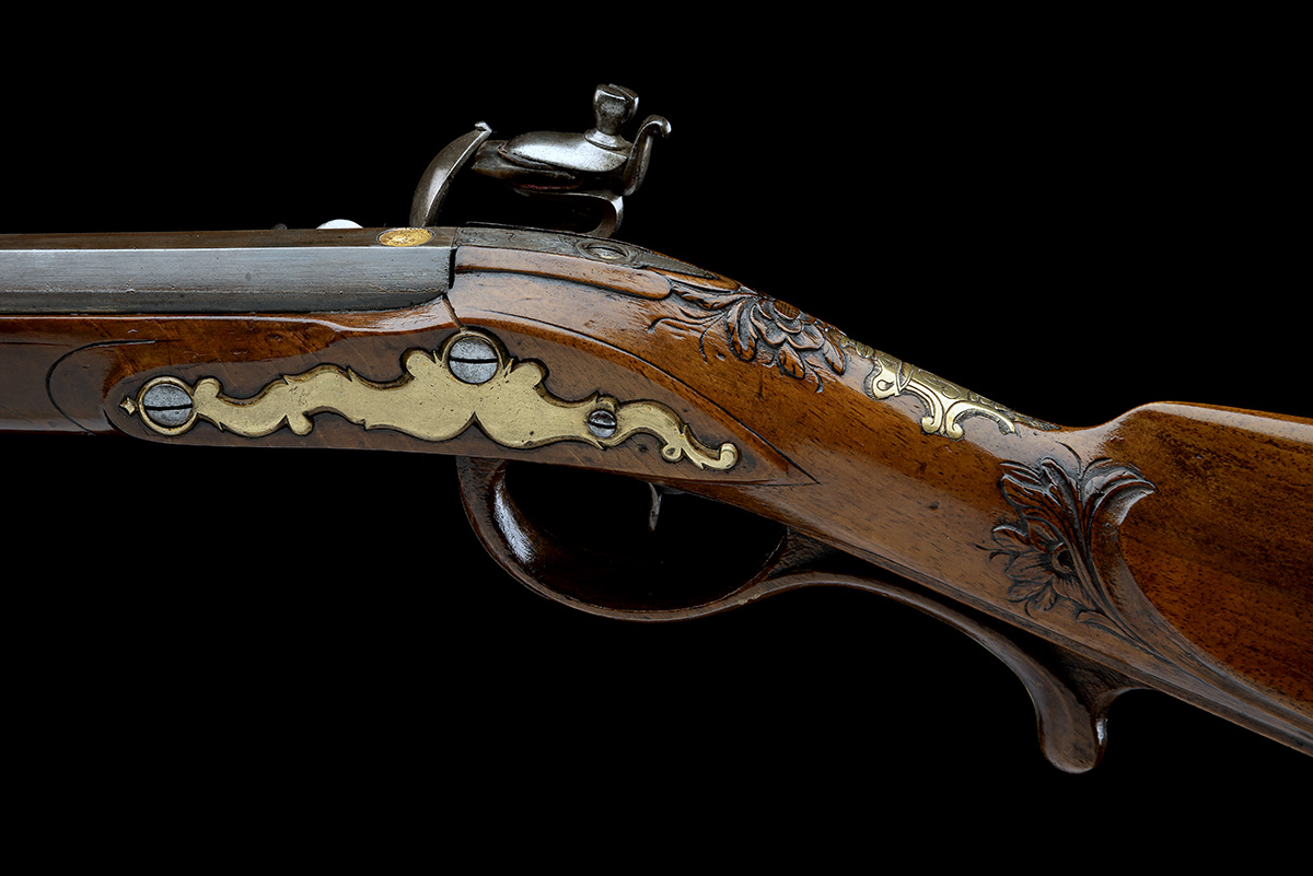 AN EARLY 40-BORE FLINTLOCK SPORTING MUSKET SIGNED FERDINAND MORANEK, KRUMAU, CIRCA 1740, no - Image 4 of 8