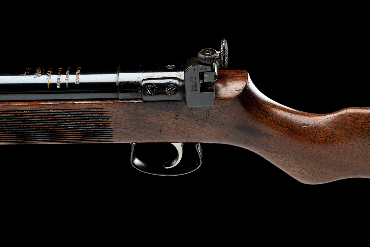 A GOOD .177 WEBLEY & SCOTT MK3 'TARGET' AIR-RIFLE, serial no. 17438, circa 1958, with 18 1/2in. - Image 4 of 9