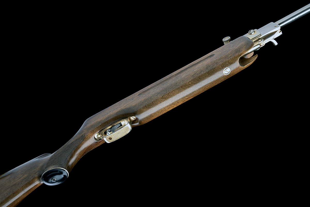 A RARE .22 WEIHRAUCH 'HW35E GOLD EDITION' BREAK-BARREL AIR-RIFLE, serial no. 961678, one of a - Image 3 of 9