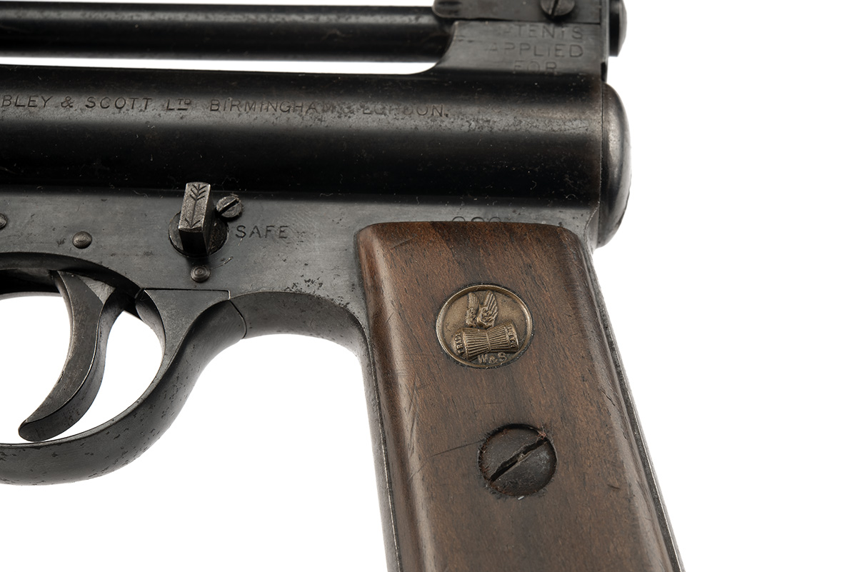 AN EXCEPTIONALLY RARE BOXED EARLY .177 WEBLEY & SCOTT PRE-WAR 'MKI DOUBLE SPRING-CLIP' AIR-PISTOL, - Image 4 of 7