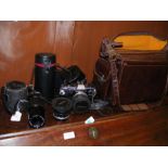 A quantity of vintage photographic equipment, incl
