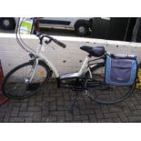 An Elops city bike with rear carrying bag