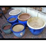 Six glazed garden pots of varying sizes