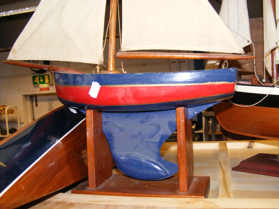 Two model yachts and a yacht hull - Image 4 of 11