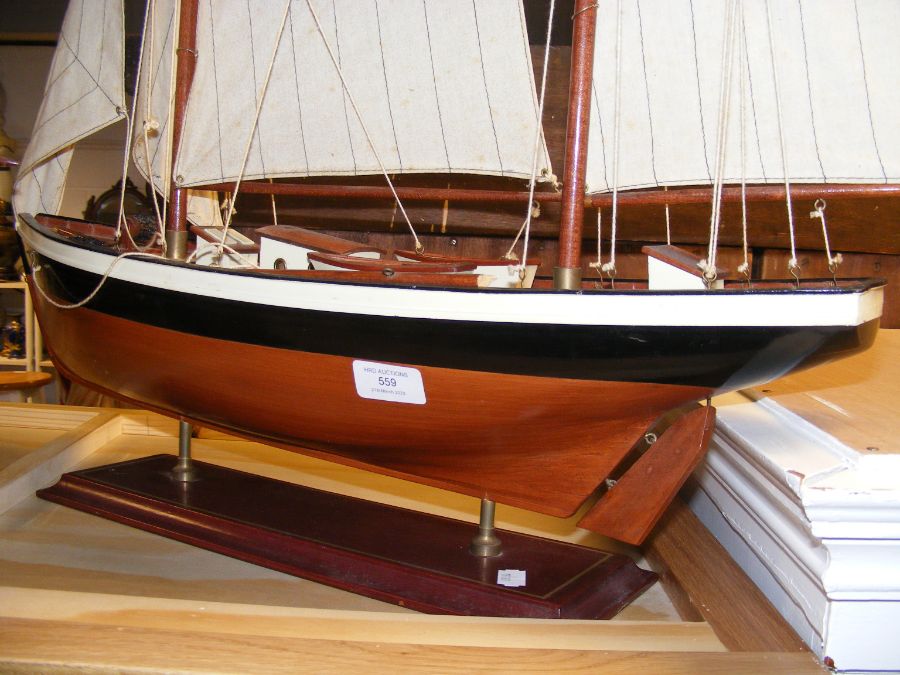 Two model yachts and a yacht hull - Image 2 of 11