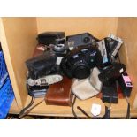 Assorted vintage cameras