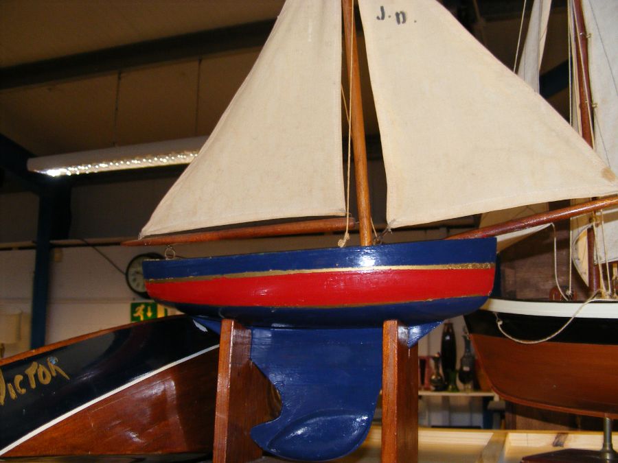 Two model yachts and a yacht hull - Image 6 of 11
