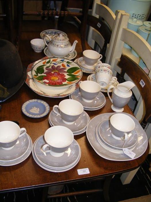 A quantity of Royal Doulton 'Bridal Veil' tea ware