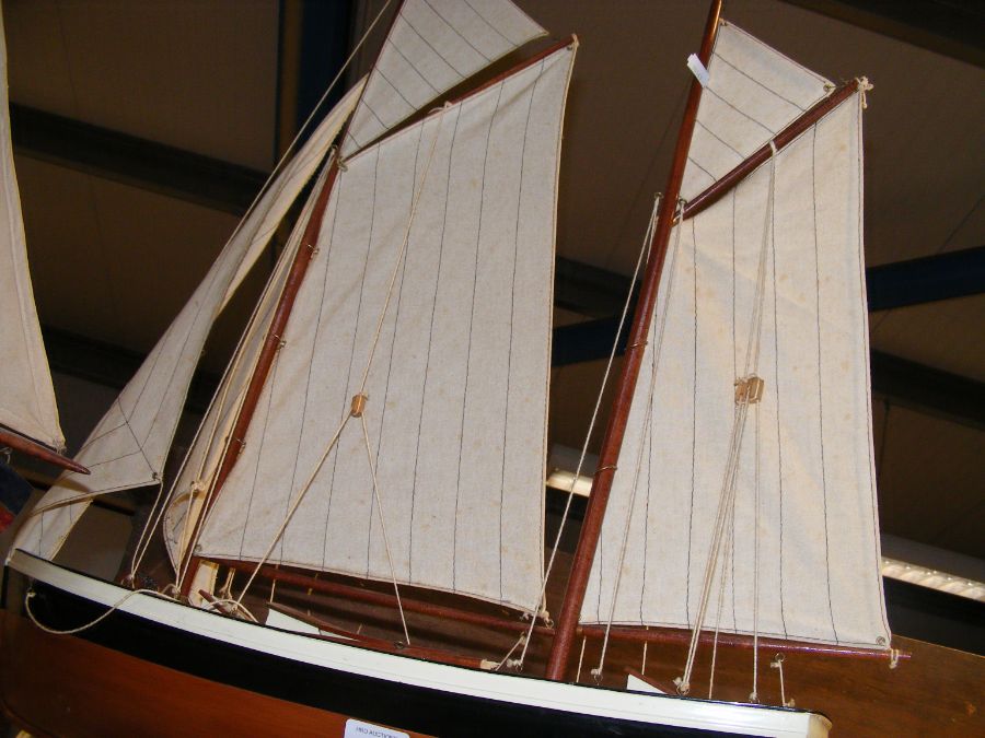 Two model yachts and a yacht hull - Image 3 of 11