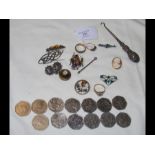 A selection of silver and collectable jewellery