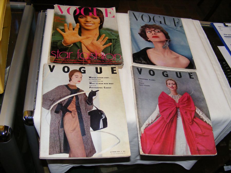 Vintage 'Vogue' magazines and theatre programmes, - Image 2 of 31