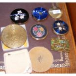 A quantity of collectable ladies compacts