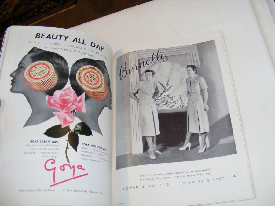 Vintage 'Vogue' magazines and theatre programmes, - Image 29 of 31