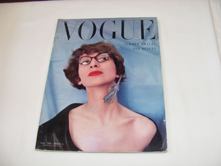 Vintage 'Vogue' magazines and theatre programmes, - Image 27 of 31