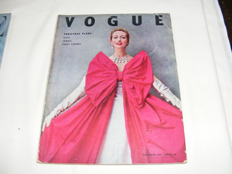 Vintage 'Vogue' magazines and theatre programmes, - Image 22 of 31