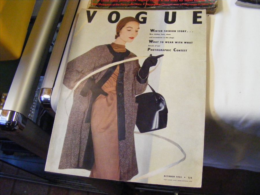 Vintage 'Vogue' magazines and theatre programmes, - Image 7 of 31