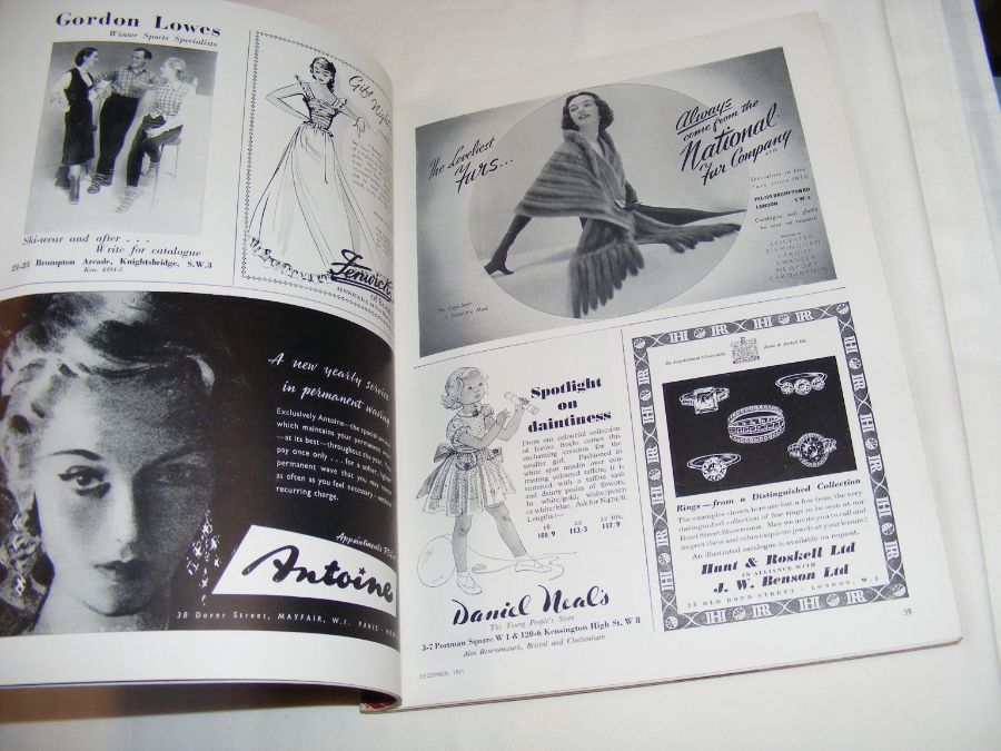 Vintage 'Vogue' magazines and theatre programmes, - Image 26 of 31