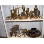 A sundry lot of collectable metal ware - brass, co