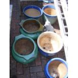 Six glazed garden planters and a garden fox orname